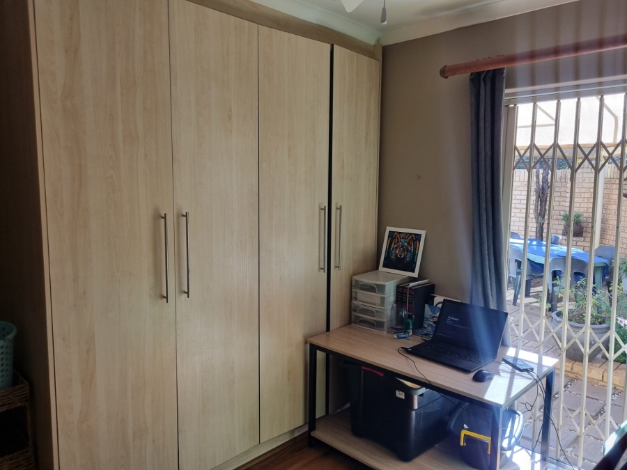 To Let 4 Bedroom Property for Rent in Langenhovenpark Free State